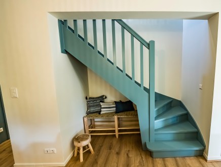 Escalier bleu décoration maison du moulleau